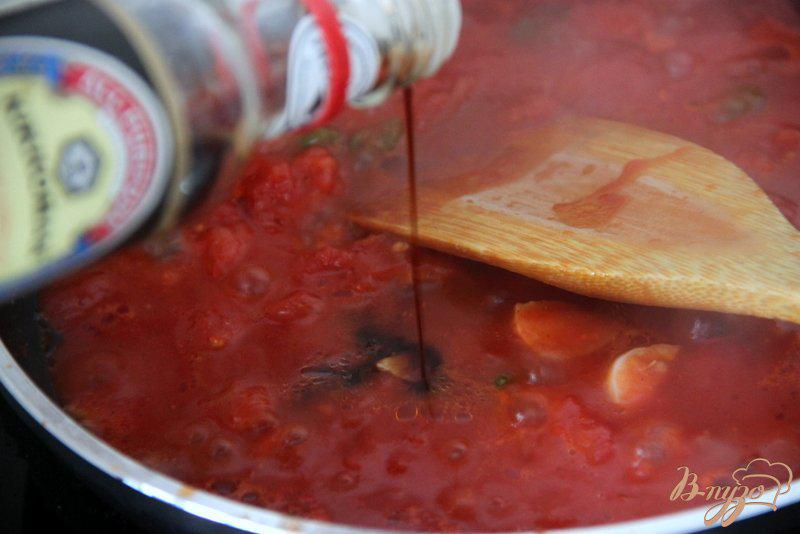 Фото приготовление рецепта: Паста  с тунцово-томатным соусом шаг №3