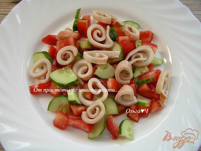 Фото приготовление рецепта: Овощной салат с кальмарами шаг №2