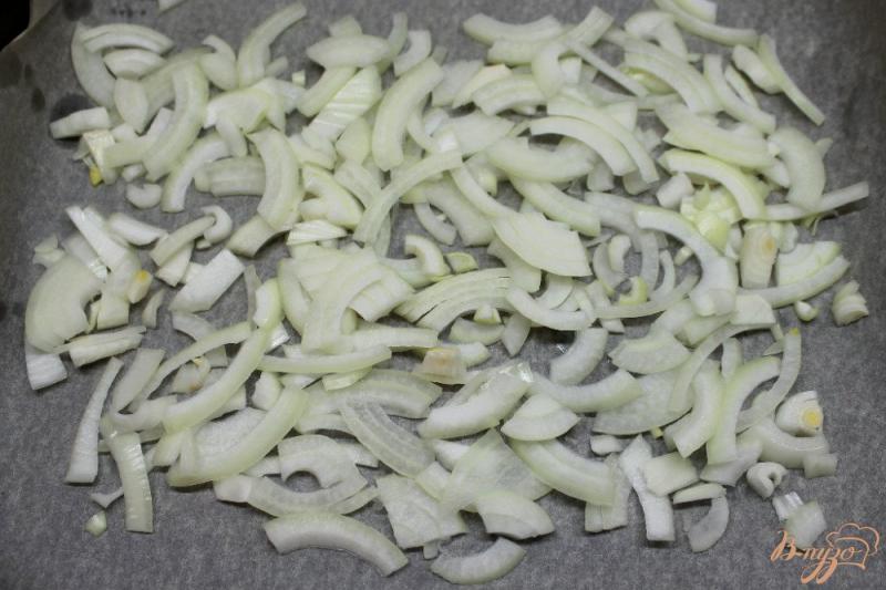 Фото приготовление рецепта: Свиная корейка запеченная с чесноком и картофелем шаг №3