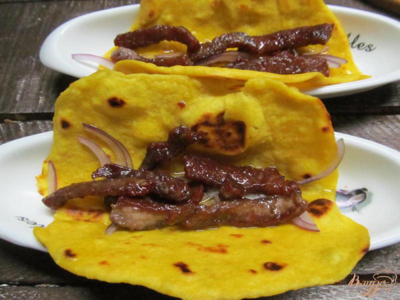 Фото приготовление рецепта: Мясо на лепешке с жаренным картофелем шаг №7