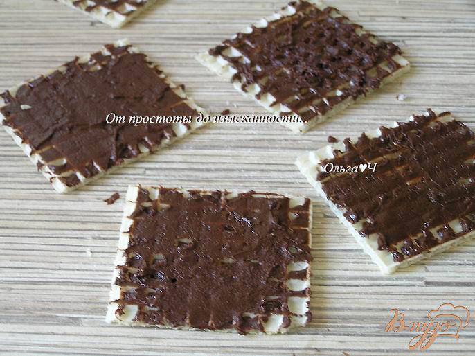 Фото приготовление рецепта: Вафли с шоколадной начинкой шаг №3