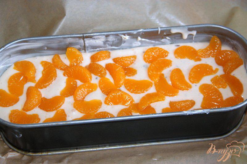 Фото приготовление рецепта: Кекс на йогурте с мандаринами шаг №5