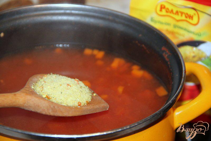 Фото приготовление рецепта: Быстрый томатный суп с вермишелью шаг №5