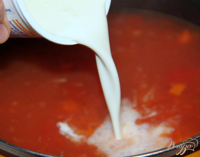 Фото приготовление рецепта: Быстрый томатный суп с вермишелью шаг №7