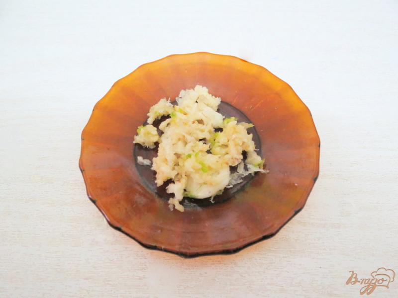 Фото приготовление рецепта: Толстолобик запеченный под сырно - ореховой корочкой шаг №4
