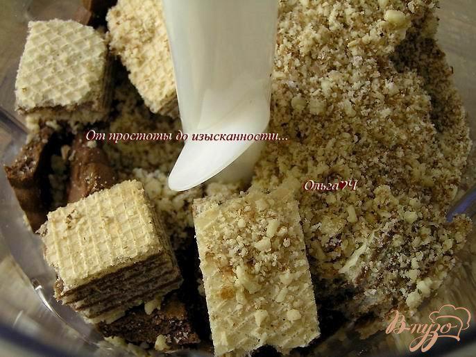 Фото приготовление рецепта: Торт-мусс «Два шоколада и лесные ягоды» шаг №3