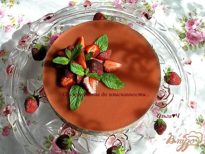 Фото приготовление рецепта: Торт-мусс «Два шоколада и лесные ягоды» шаг №12