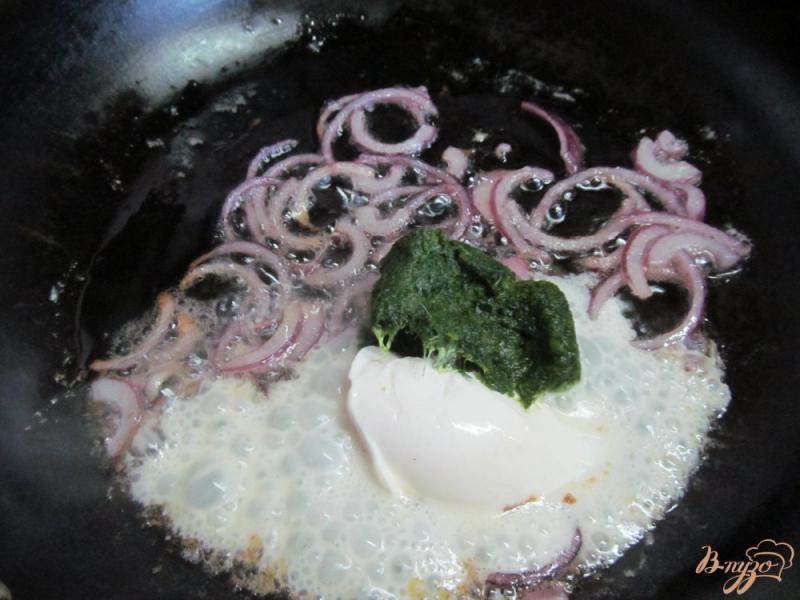 Фото приготовление рецепта: Сэндвич гриль со шпинатом шаг №2