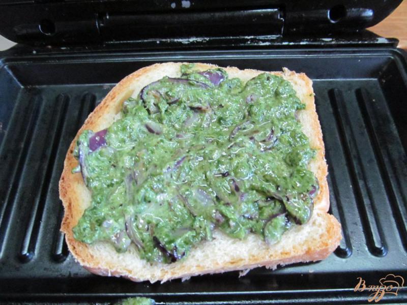 Фото приготовление рецепта: Сэндвич гриль со шпинатом шаг №3