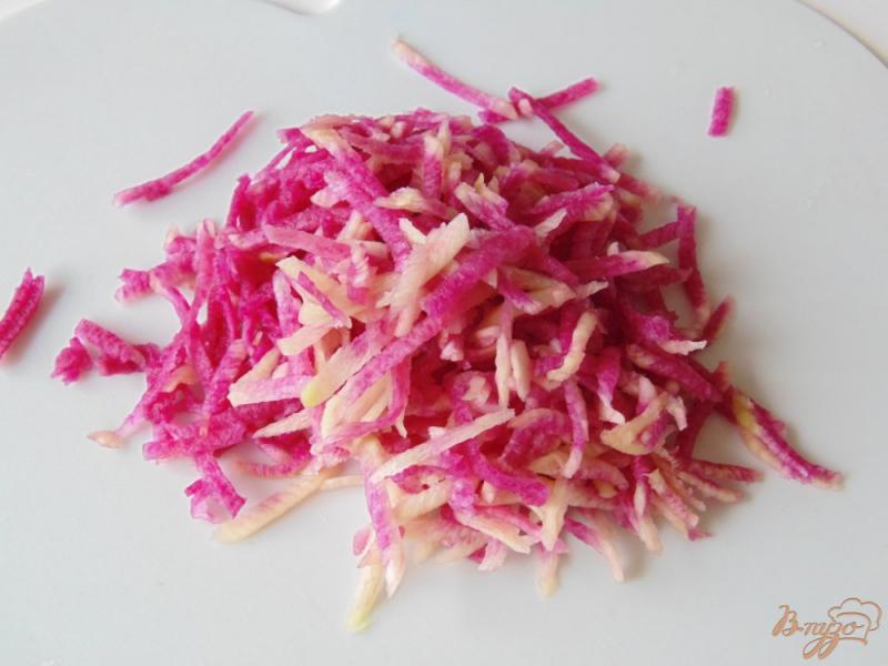 Фото приготовление рецепта: Салат из белокочанной капусты с китайской редькой шаг №2