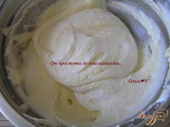 Фото приготовление рецепта: Творожный пирог с клубникой шаг №8