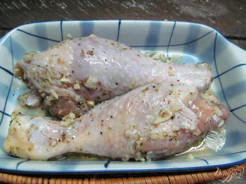 Фото приготовление рецепта: Куриные ножки запеченные под соусом шаг №4