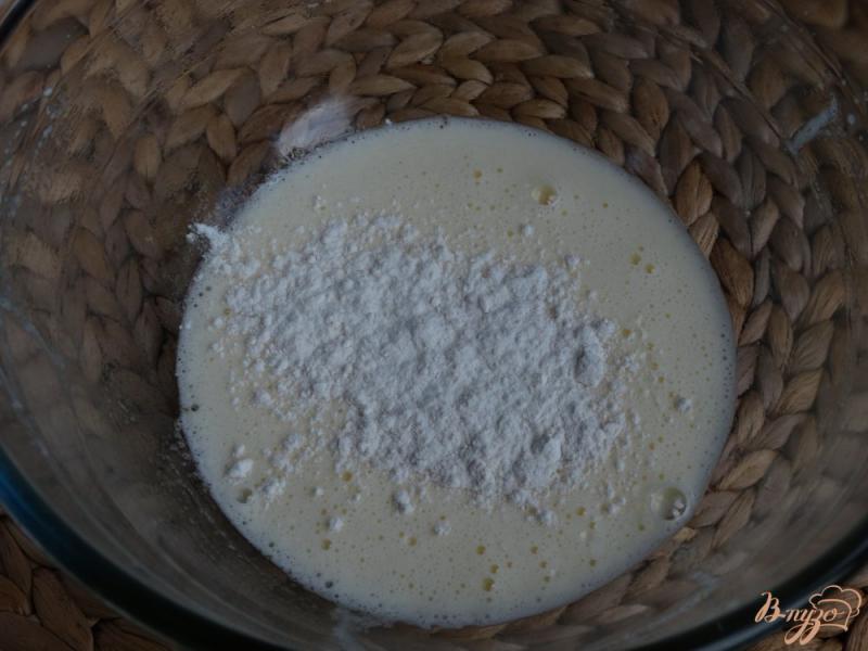 Фото приготовление рецепта: Ванильный бисквит на кипятке шаг №4