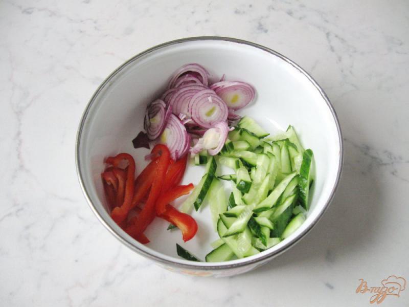 Фото приготовление рецепта: Тёплый салат с вешенками шаг №5