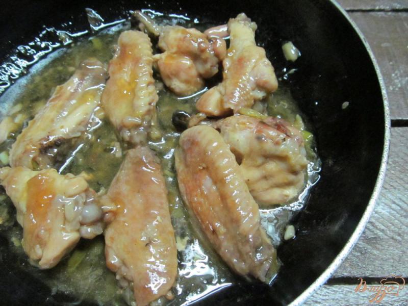 Фото приготовление рецепта: Куриные ножки в медово-чесночном соусе шаг №6