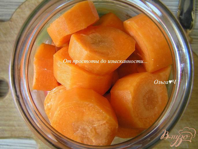 Фото приготовление рецепта: Томаты, консервированные с морковью (без уксуса) шаг №3