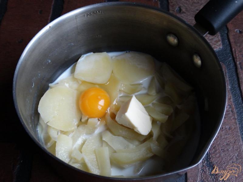 Фото приготовление рецепта: Детское блюдо Картофельные зайцы шаг №2