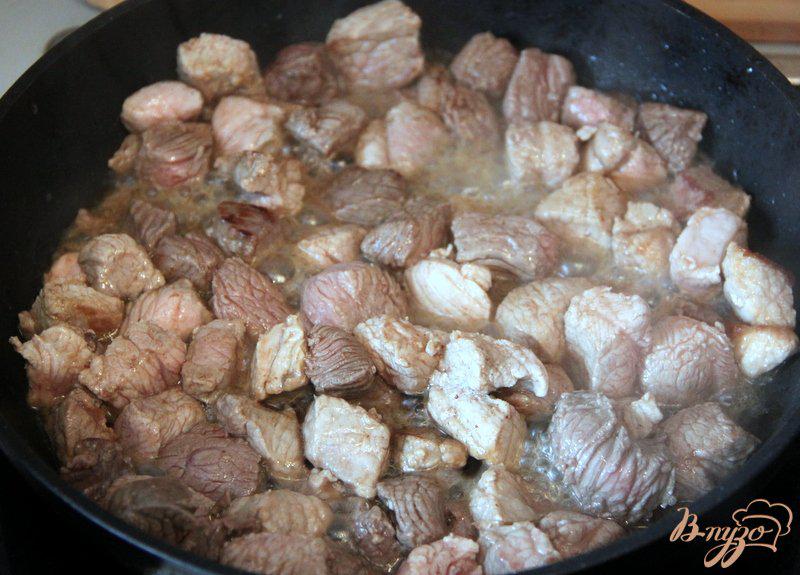 Фото приготовление рецепта: Жаркое в горшочках из говядины и свинины  с корейской морковкой шаг №1
