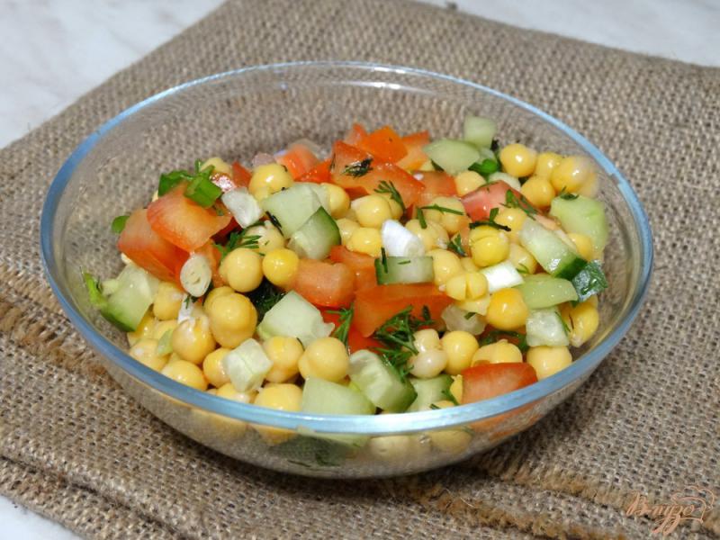 Фото приготовление рецепта: Овощной салат с нутом шаг №4