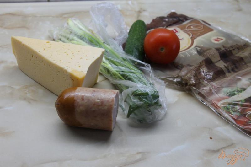 Фото приготовление рецепта: Фаршированный лаваш ветчиной, сыром и помидорами шаг №1