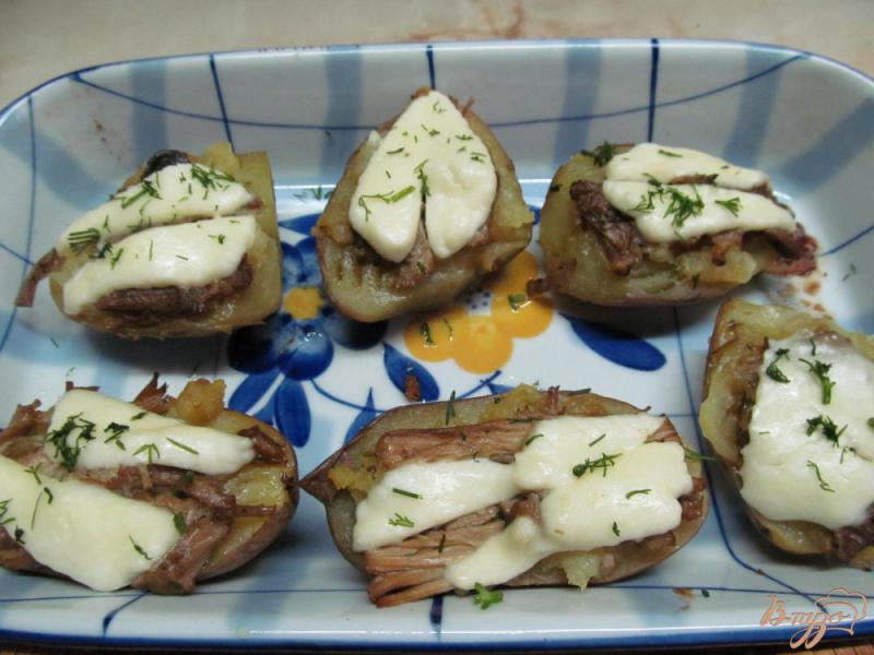 Фото приготовление рецепта: Картофель запеченный с мясом под брынзой шаг №4