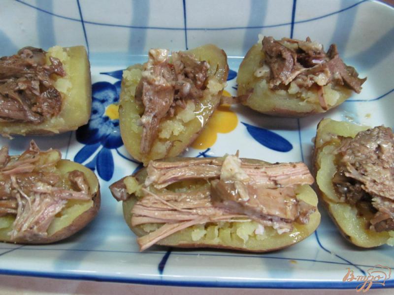 Фото приготовление рецепта: Картофель запеченный с мясом под брынзой шаг №2