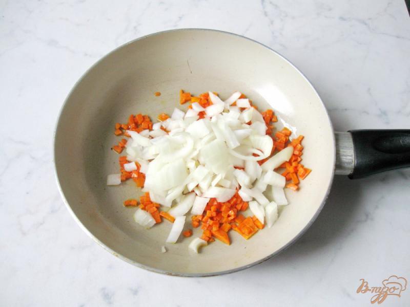 Фото приготовление рецепта: Картофельные зразы с яйцом и карамелизированными овощами шаг №3