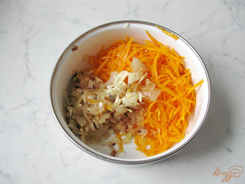 Фото приготовление рецепта: Тыква с мёдом - как морковь по-корейски шаг №4