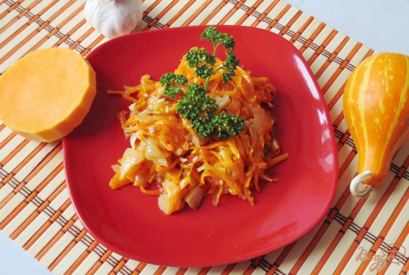Фото приготовление рецепта: Тыква с мёдом - как морковь по-корейски шаг №7