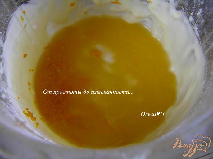 Фото приготовление рецепта: Апельсиновые «Мадлен» шаг №3