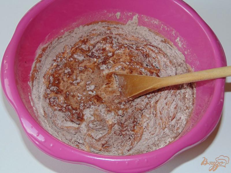Фото приготовление рецепта: Шоколадные кексы с грецкими орехами шаг №2
