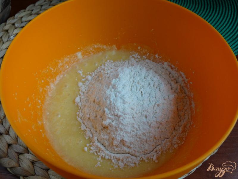 Фото приготовление рецепта: Песочное печенье в формочках шаг №3