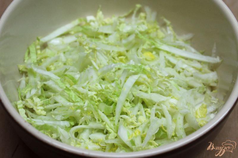 Фото приготовление рецепта: Салат с пекинской капустой, бужениной и фасолью шаг №1