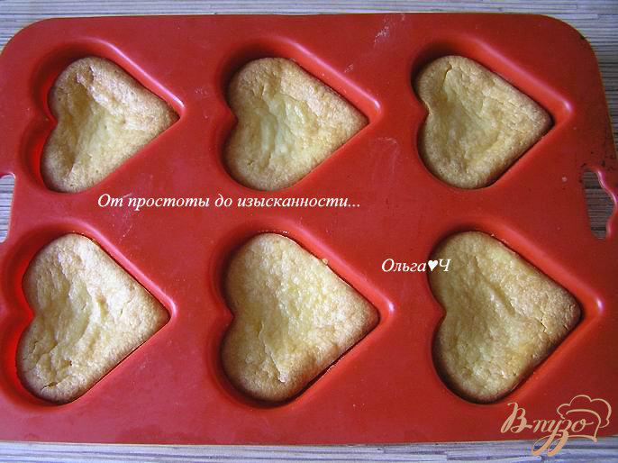 Фото приготовление рецепта: Творожные сердечки с шоколадом шаг №4