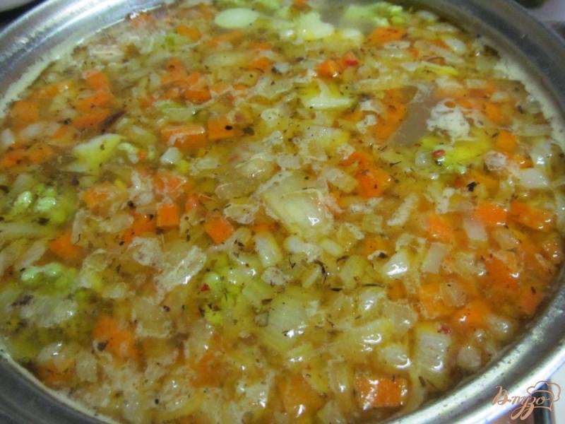 Фото приготовление рецепта: Суп из овощей и капустой кольраби шаг №6