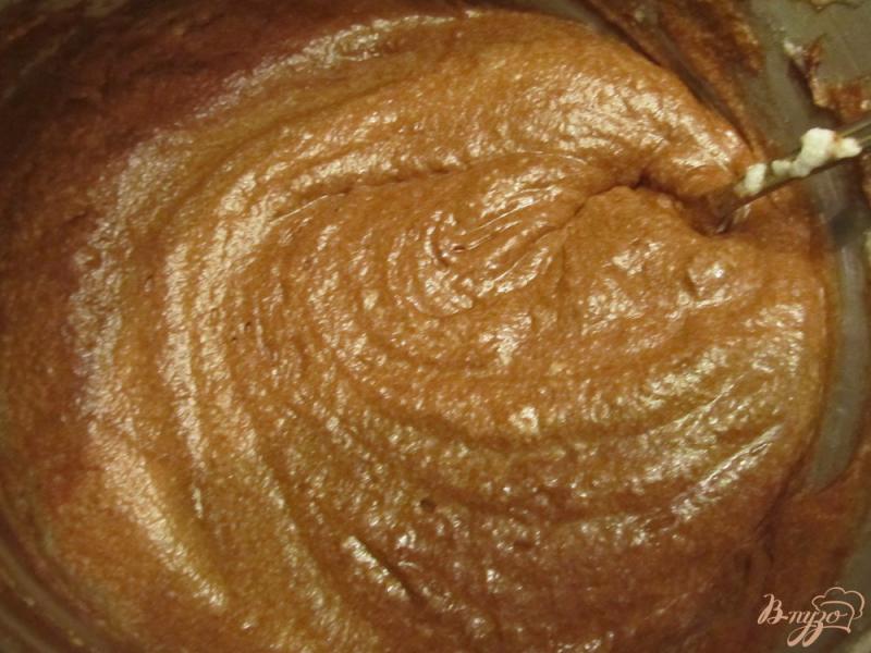 Фото приготовление рецепта: Шоколадный бисквитный торт шаг №9