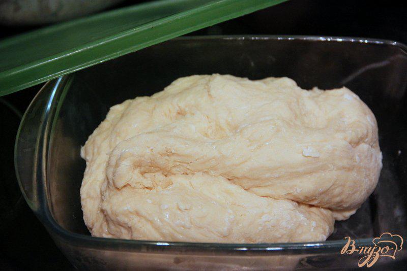 Фото приготовление рецепта: Плетенка, запеченная  с чесночно-травяным маслом шаг №4