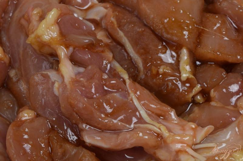 Фото приготовление рецепта: Куриное филе в пикантном маринаде шаг №3