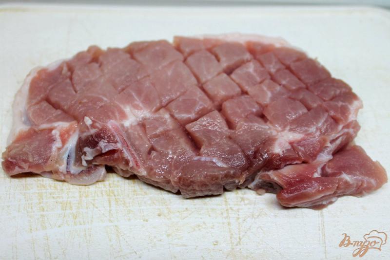 Фото приготовление рецепта: Свиная корейка с горчицей, базиликом и перцем шаг №1