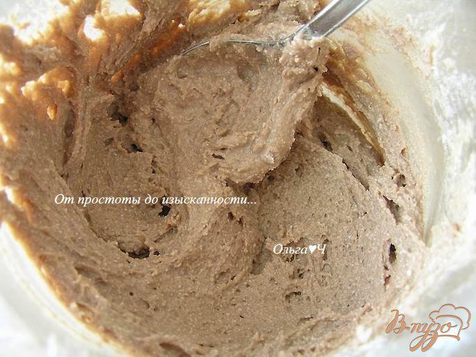 Фото приготовление рецепта: Шоколадно-творожные кексы шаг №4