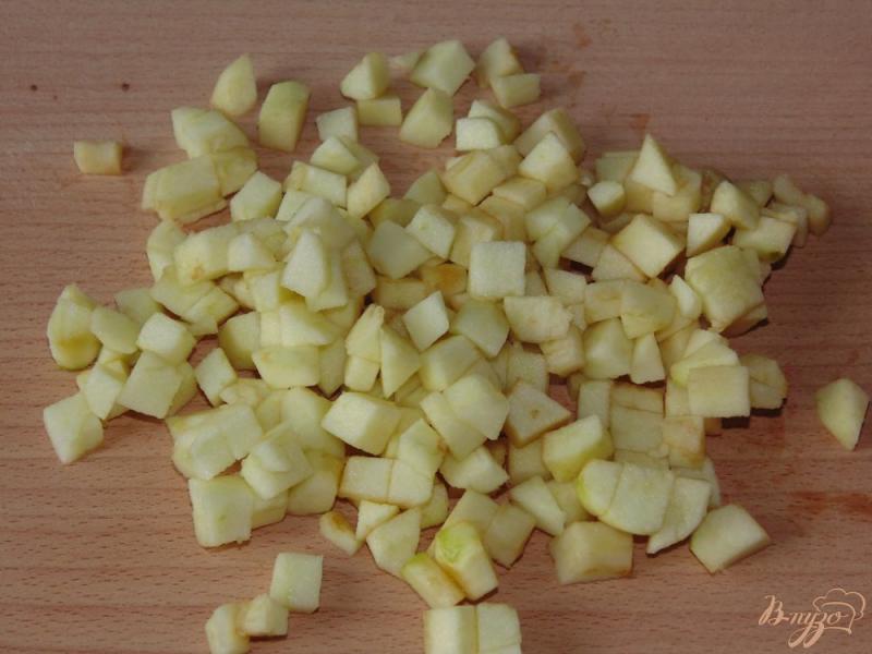 Фото приготовление рецепта: Яблочные кексы с корицей шаг №2