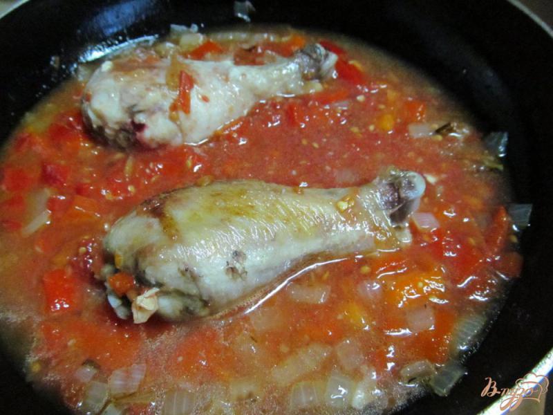 Фото приготовление рецепта: Паста с курицей в томатно-сливочном соусе шаг №3