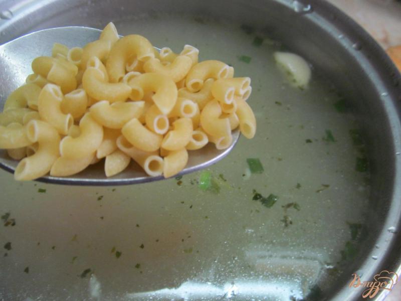 Фото приготовление рецепта: Сливочный суп с цветной капустой и сухариками шаг №5