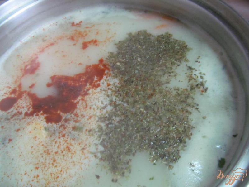 Фото приготовление рецепта: Сливочный суп с цветной капустой и сухариками шаг №7