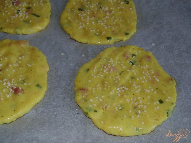 Фото приготовление рецепта: Картофельные лепешки с ветчиной и зеленым луком шаг №6