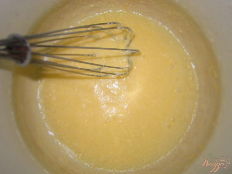 Фото приготовление рецепта: Шоколадный кекс с яблоками на кефире шаг №2