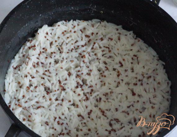 Фото приготовление рецепта: Рисовый пирог с ягодами шаг №3