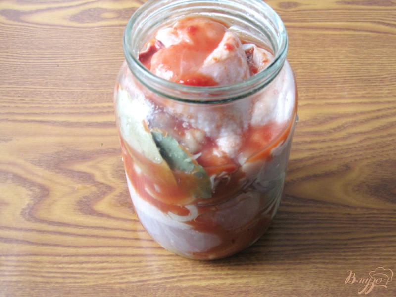 Фото приготовление рецепта: Курица в банке с томатным соусом шаг №3