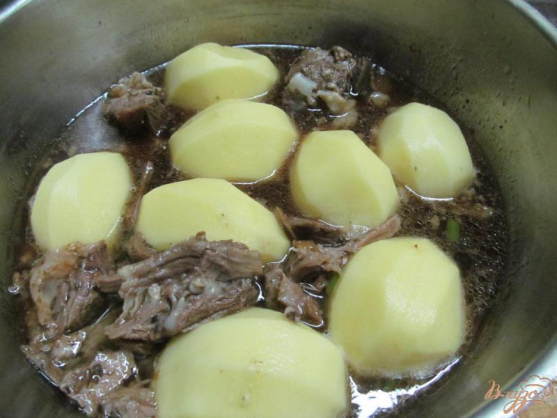 Фото приготовление рецепта: Картофель с грибами с мясом под соевым соусом шаг №1