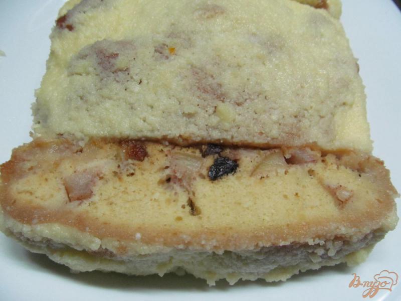 Фото приготовление рецепта: Пирог с яблоком и сухофруктами шаг №9